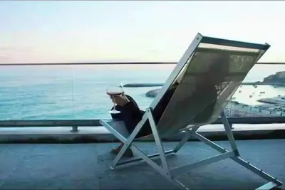 Image de La maison de rêve au bord de la mer.