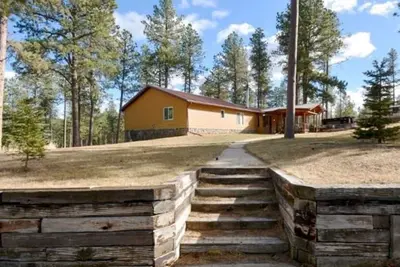 Image de Black Hills Cabin situé hors des sentiers battus Parfait pour certains R & R chez les mineurs!