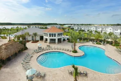 Image de Cozy 4 Bd house w/private pool near Disney Lbl821