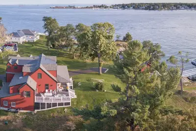 Image de Spectaculaire maison et chalet face à l'océan - plage privée et 925 'de front de mer.