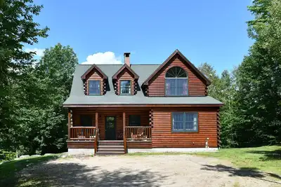 Image de Bear Lane Cabin - Belle cabine à flanc de montagne avec intimité et vue, pour 13 personnes