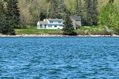 Image de Midcoast Waterfront Maine Home