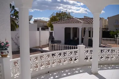 Image de Belle villa avec grande cuisine extérieure pour max. 10 personnes, piscine, climatisation et wifi