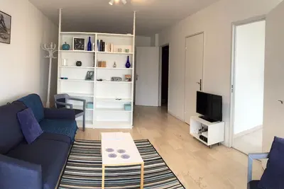 Image de Natalilocs studio 150 m plage Golfe Juan aperçu mer, climatisé, insonorisé