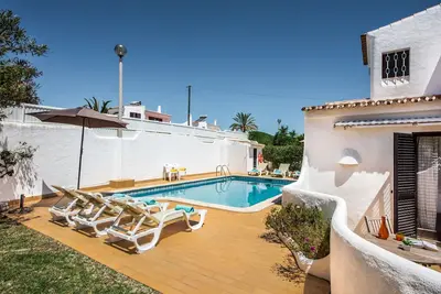Image de Campos- 3 bedroom villa with private pool walking to Coelha beach