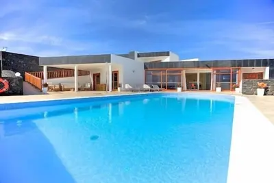 Image de Villa avec piscine chauffée, chlorée au sel avec vue océan incroyable