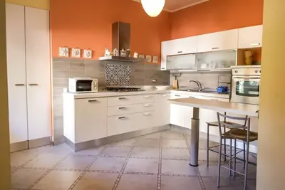 Image de S034 - Sirolo, tastefully furnished four-room apartment in the center