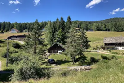 Image de Charmant chalet dans un endroit montagnard paisible et préservé.