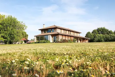 Image de 5 suites en chambre d'hôtes dans un parc privatif de 5 hectares.