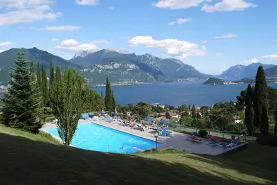 Image de Appartement lac italien avec grande piscine, court de tennis, vue sur le lac