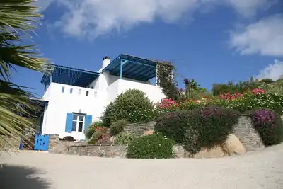 Image de Une vue imprenable, près de la plage de Plaka, endroit paisible