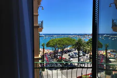 Image de Appartement à la mer dans le centre jaune