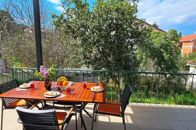 Image de Maison familiale avec jardin et grande terrasse, à seulement 30m de la plage.