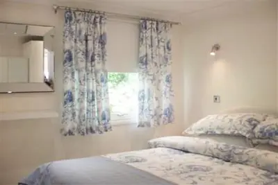 Image de Offre spéciale! ! 14 Le Manoir Lodge - 2 chambres, baignoire jacuzzi, véranda privée.