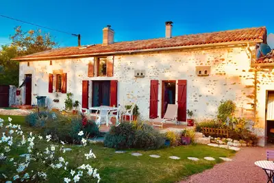 Image de Charmante maison \/ gîte de 6 chambres avec piscine privée en Charente Maritime