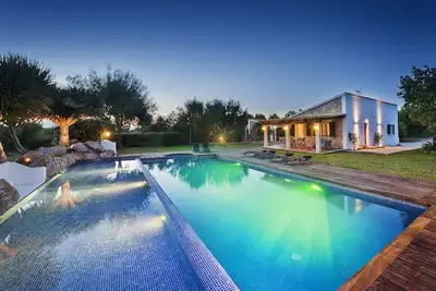 Image de Villa familiale fantastique, située près de la vieille ville d'Alcudia et de Mal Pas
