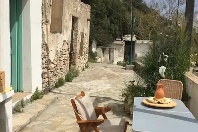 Image de St George maison d'origine dans le village de Platania à Rhodes, Grèce.
