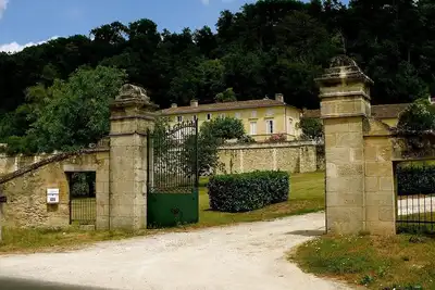 Image de Château de luxe avec piscine privée près de Bordeaux