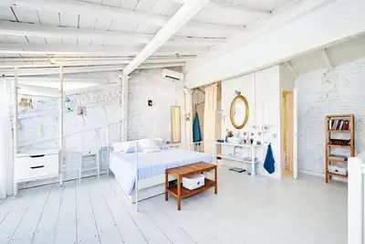 Image de Sauna, jardin de 80 m2, 5 chambres avec salle de bain complète, cave, salle à manger-cuisine