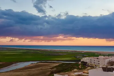 Image de Vue mer avec parking!