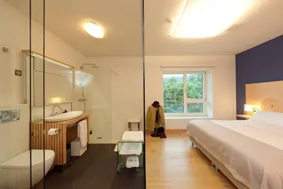 Image de Maison de designer spectaculaire, avec piscine chauffée, à 8 minutes de la plage.