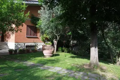 Image de La moitié de la maison avec piscine et jardin commun