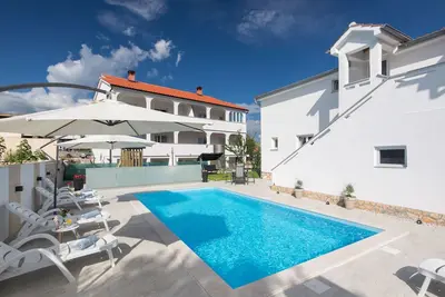 Image de Appartement LiJan °3 avec piscine d'eau salée chauffée