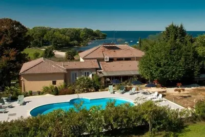 Image de Maison de vacances dans Savudrija avec terrasse, Climatisation, Wifi, Machine à laver (123-11)