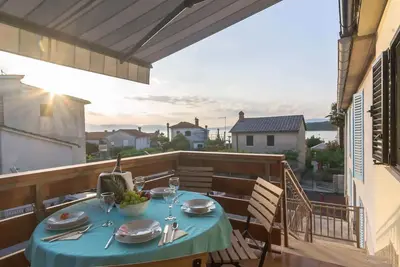 Image de Appartement de vacances avec climatisation, piscine extérieure et balcon vue mer