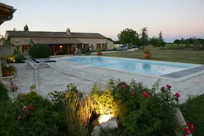 Image de Tres Belle Maison Tout Confort 5ch Piscine Privee Parc Arbore Vue Degagee