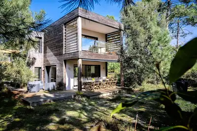 Image de Villa de standing 4*de 120m2 en bord de forêt à 1km de l'océan