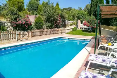 Image de Magnifique villa sur un terrain privé avec oliviers et arbres fruitiers