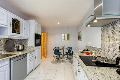 Image de Coulisses fabre comédie - Première conciergerie