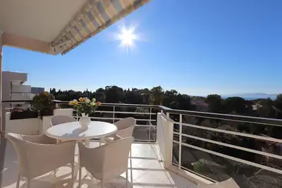 Image de Superbe vue mer pour ce logement 4* dans Rési. de standing avec piscine, garage