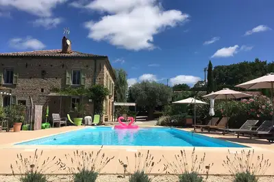 Image de Maison de caractère avec grande piscine et Spa