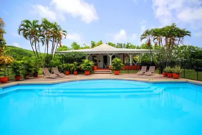 Image de Villa avec belle piscine et vue mer (Mqro08)