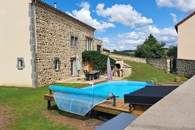 Image de Spacieux et luxueux gite pour 12 personnes a Espalem en auvergne avec piscine