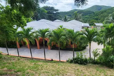 Image de Beautiful Tropical Island Villa for big families and groups