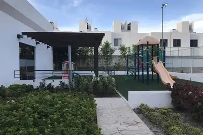 Image de Maison Cousy moderne située à quelques minutes du centre-ville de Playa del Carmen.