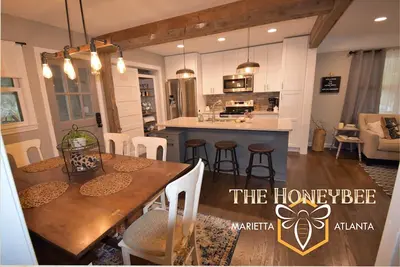 Image de The Honeybee House North Atlanta Marietta Voyage d'affaires ou famille 1-6 personnes