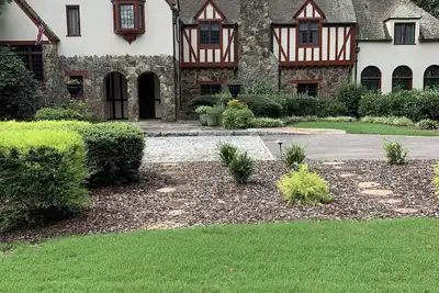 Image de 1929 Historic 8 chambres Shadowlawn Estate dans la vieille ville de Pinehurst