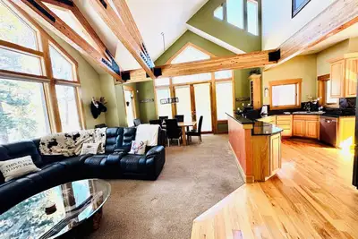 Image de Superbe maison de Frisco. Distance de marche de la ville et de la navette. Super endroit.