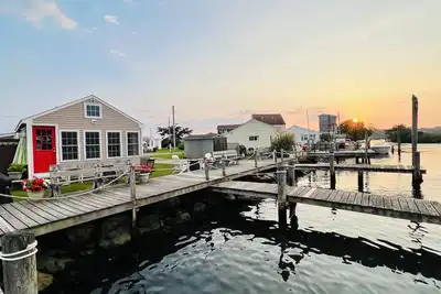 Image de Waterfront East Matunuck Cottage!