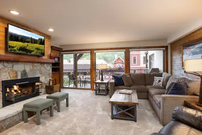 Image de Superbe une chambre à pied des pistes! Idéal pour les familles!