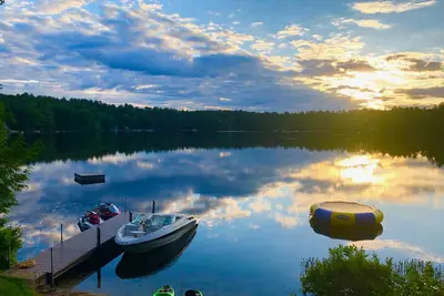 Image de Propriété privée de 4 chambres au bord du lac sur le lac Winni!