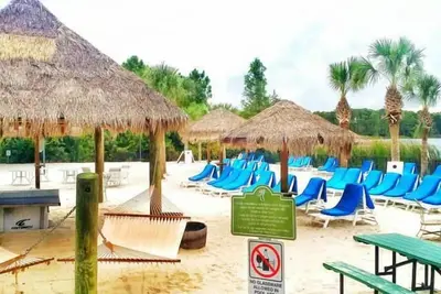 Image de Villa penthouse de 3 chambres à coucher située dans le Bahama Bay Resort by Wyndham. Vue sur le lac!