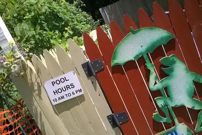 Image de Colonie de chalets saisonniers avec piscine extérieure