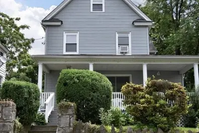 Image de Le magnifique HillSide Cottage vous attend! Super emplacement et proche de la ville de Ny!