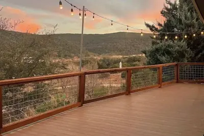 Image de Profitez de l'automne sur le Frio! Vues incroyables et accès privé à la rivière. Chiens bienvenus!