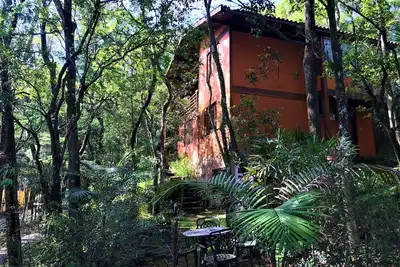 Image de Belle maison de montagne dans la communauté fermée près de la capitale de la Sp.